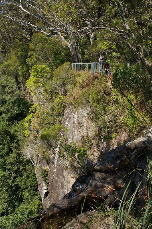 2009-11-06 22-05-15_2.jpg - ... doch leider plätschern nur ein paar Tropfen den Fels hinab.